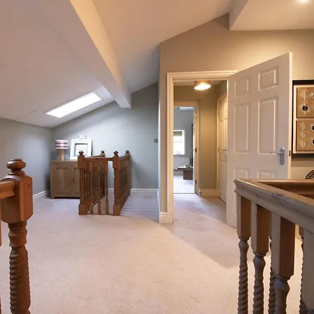 Hill Farm 22 Tatil Evi *